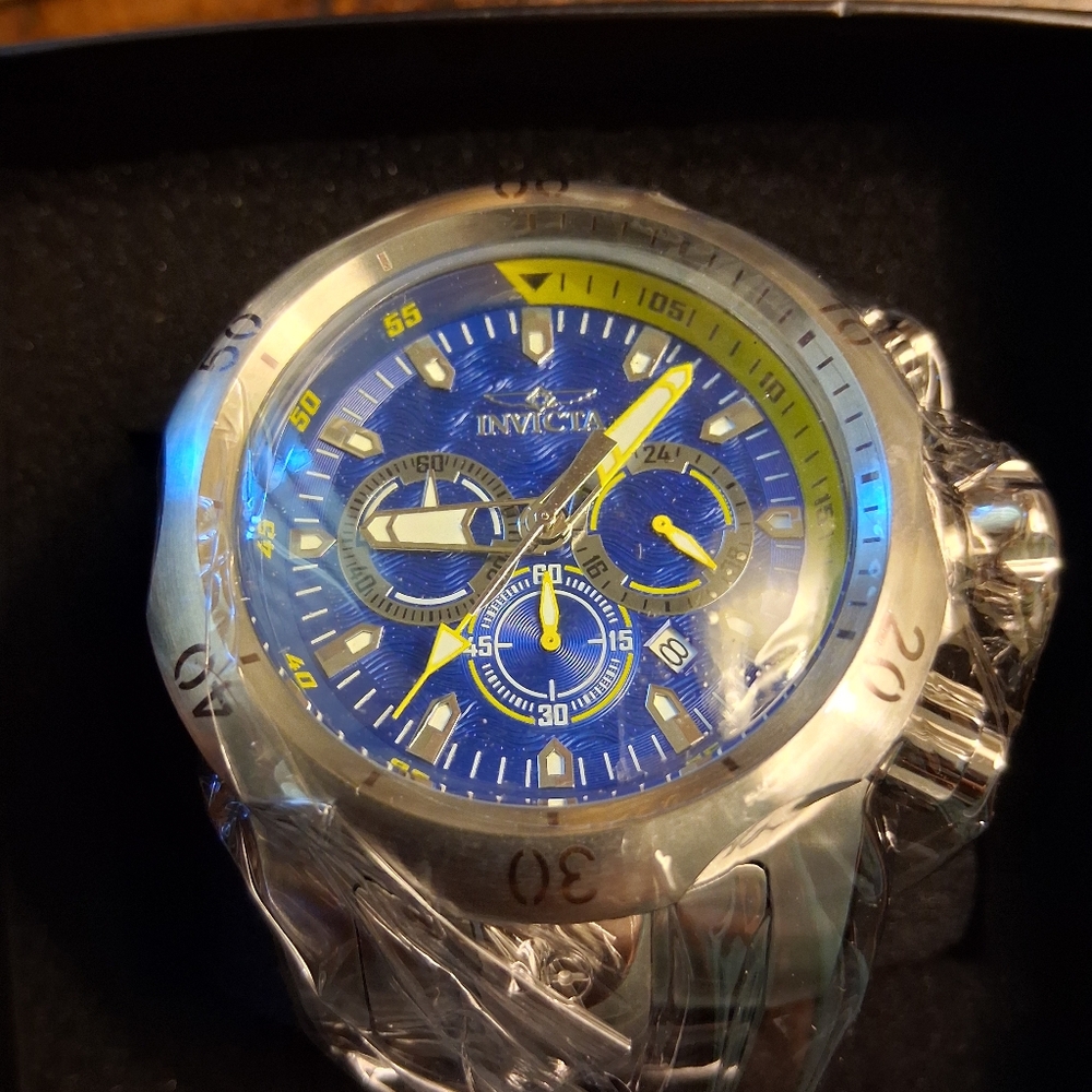 New Invicta venom Chronograph Watch - Picture 2 of 16